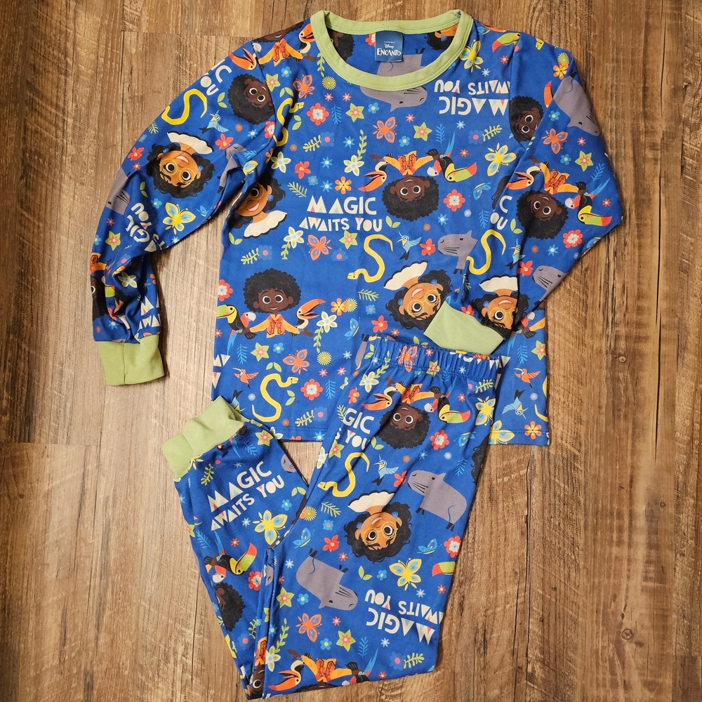 Size 8 Disney Encanto "Magic Awaits You" Long Sleeve Pajama Set